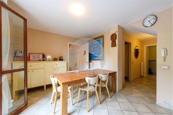 casa indipendente in vendita a Reggio nell'Emilia in zona Cavazzoli