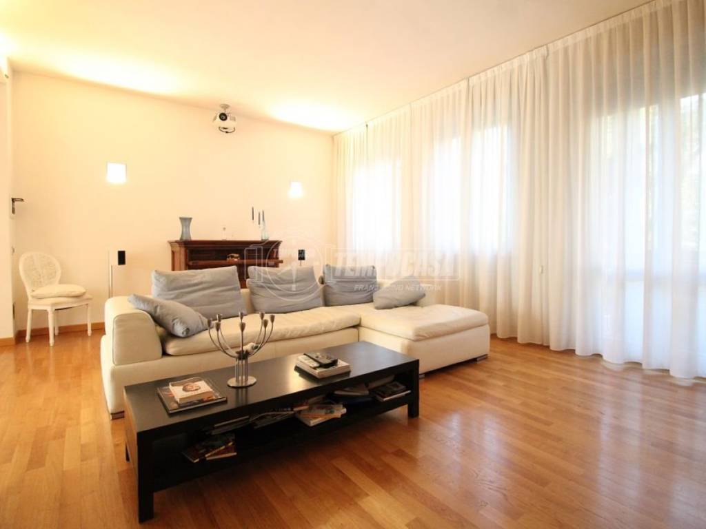 appartamento in vendita a Reggio nell'Emilia in zona Città Storica