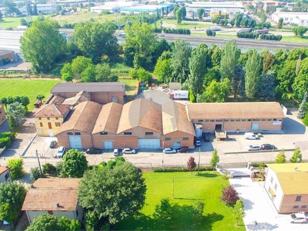 capannone in vendita a Reggio nell'Emilia in zona Sesso