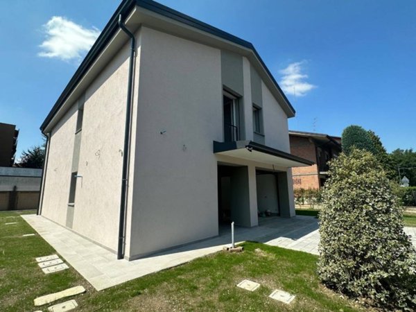 casa indipendente in vendita a Reggio nell'Emilia