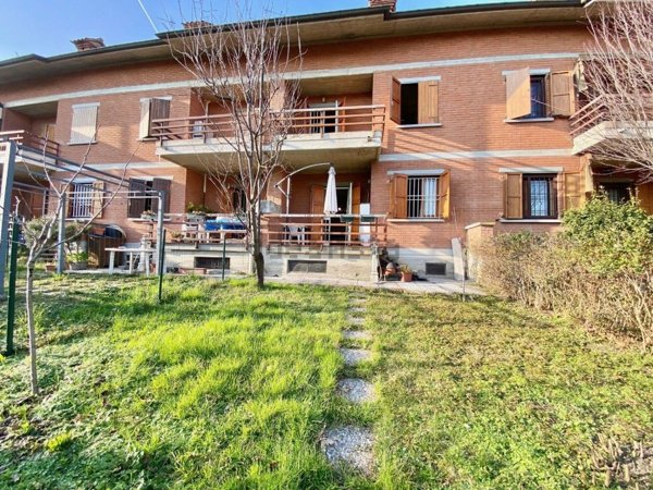 casa indipendente in vendita a Reggio nell'Emilia in zona Fogliano