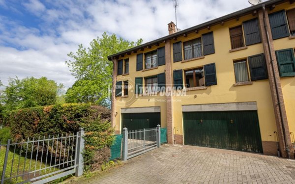 casa indipendente in vendita a Reggio nell'Emilia in zona Codemondo