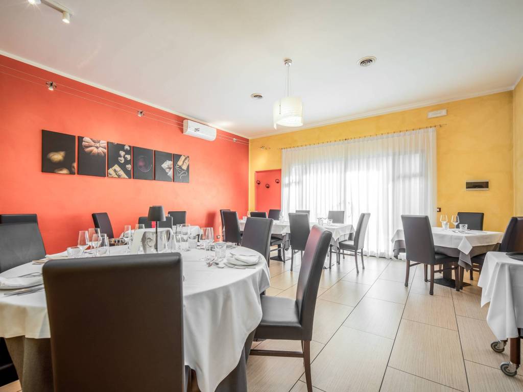 negozio in vendita a Reggio nell'Emilia