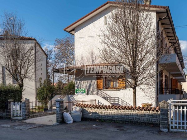 casa indipendente in vendita a Reggio nell'Emilia in zona Città Storica