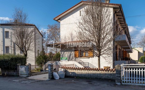 casa indipendente in vendita a Reggio nell'Emilia in zona Città Storica