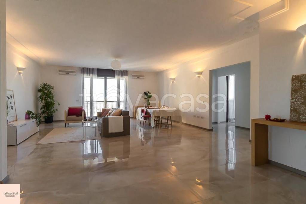 appartamento in vendita a Reggio nell'Emilia in zona Carrozzone