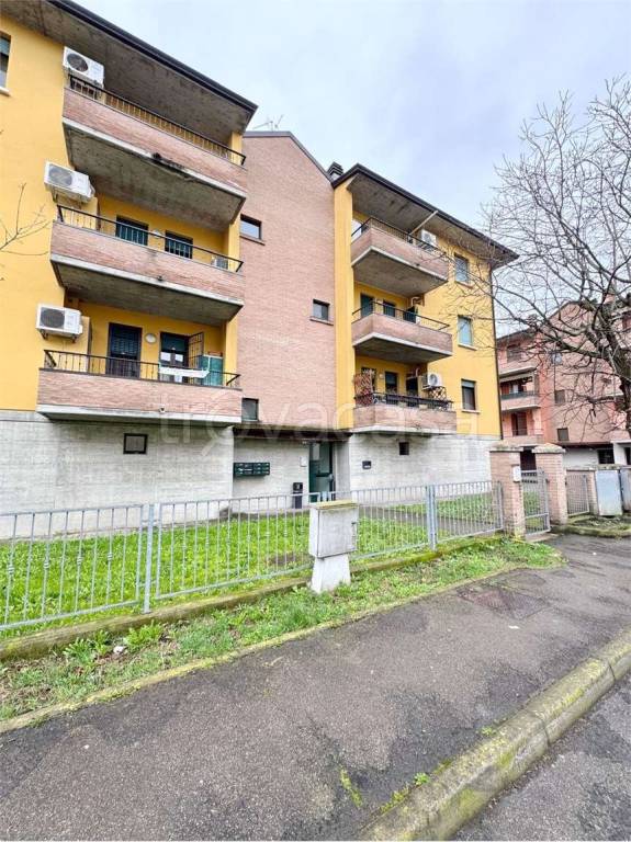 appartamento in vendita a Reggio nell'Emilia in zona San Prospero Strinati