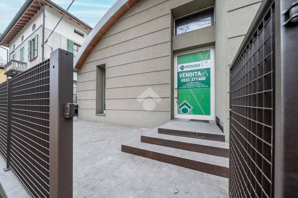 negozio in vendita a Reggio nell'Emilia in zona Città Storica