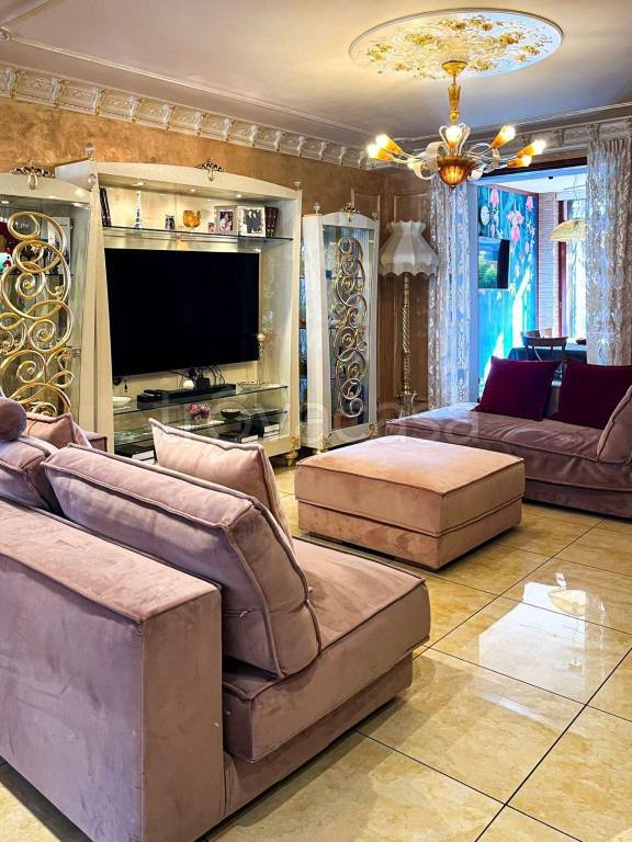 casa indipendente in vendita a Reggio nell'Emilia in zona Pieve Modolena
