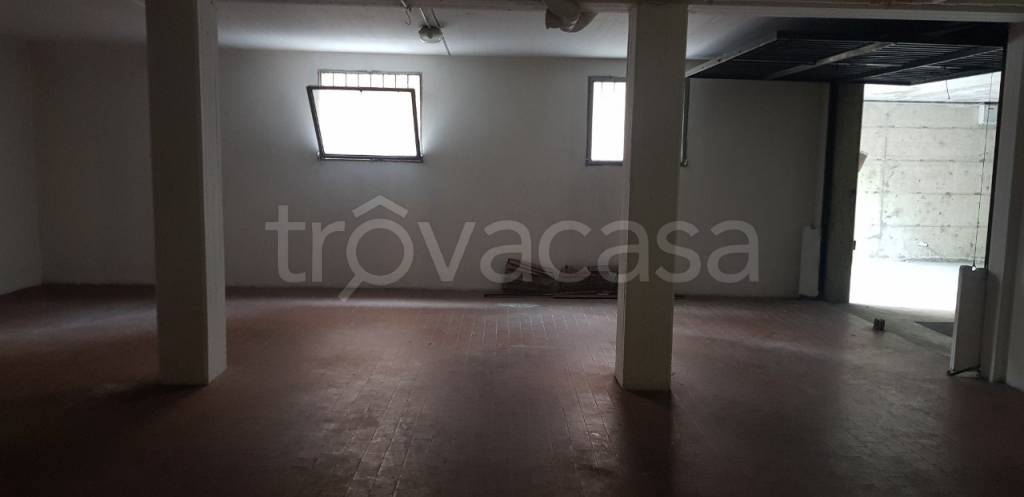 locale commerciale in vendita a Reggio nell'Emilia