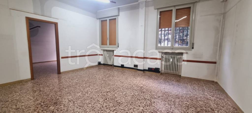 negozio in vendita a Reggio nell'Emilia in zona Città Storica