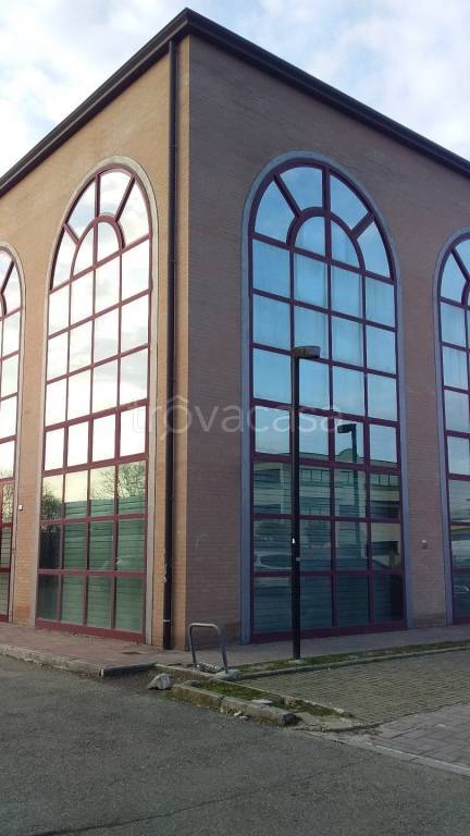 negozio in vendita a Reggio nell'Emilia in zona Cadè / Gaida