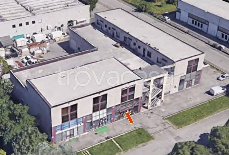 locale commerciale in vendita a Reggio nell'Emilia in zona San Maurizio