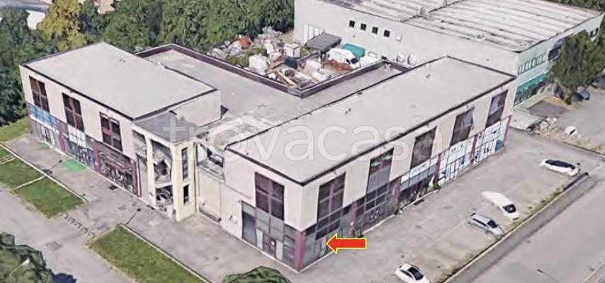 locale commerciale in vendita a Reggio nell'Emilia in zona San Maurizio
