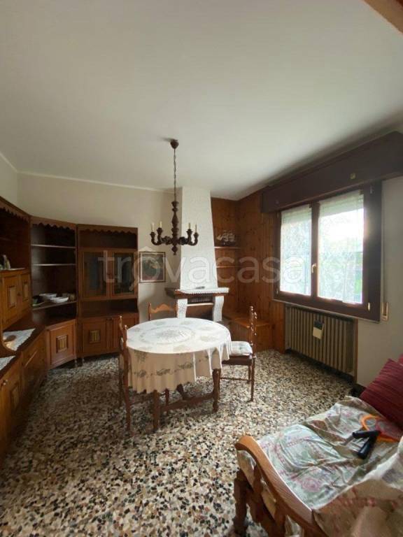 casa indipendente in vendita a Reggio nell'Emilia in zona Codemondo