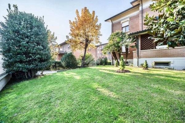 casa indipendente in vendita a Reggio nell'Emilia in zona Orologio