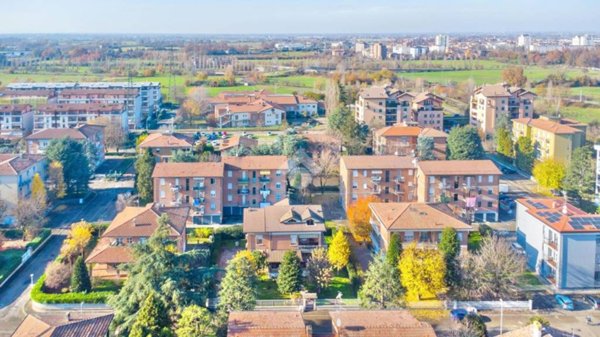 casa indipendente in vendita a Reggio nell'Emilia in zona Orologio