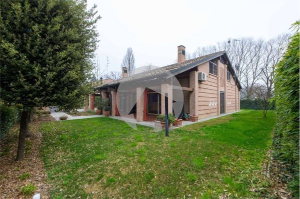casa indipendente in vendita a Reggio nell'Emilia in zona Città Storica