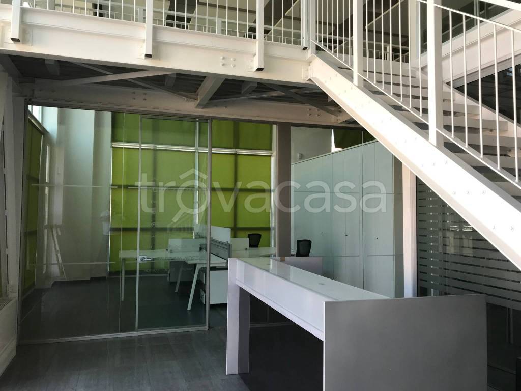 negozio in vendita a Reggio nell'Emilia in zona Cadè / Gaida