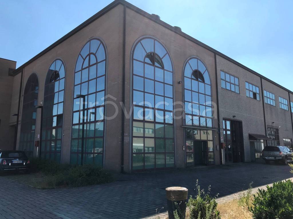 negozio in vendita a Reggio nell'Emilia in zona Cadè / Gaida