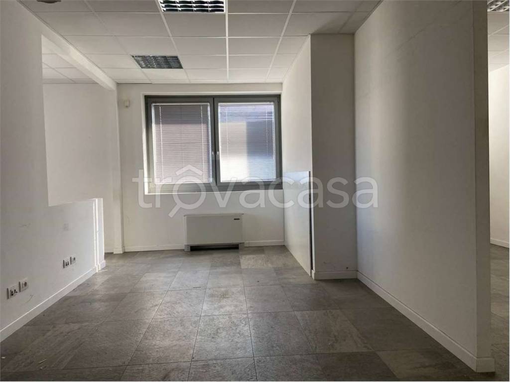ufficio in vendita a Reggio nell'Emilia in zona Pieve Modolena