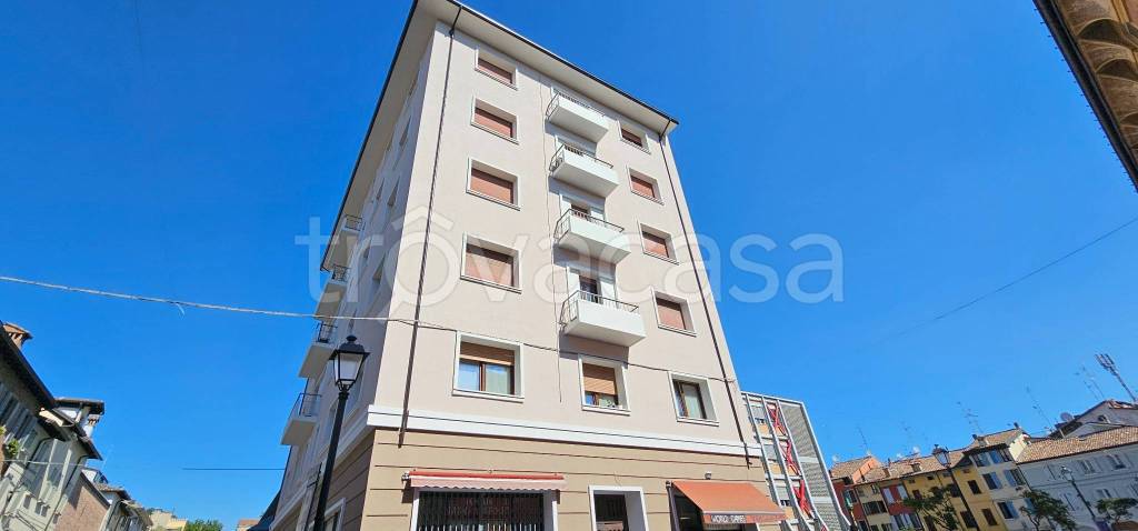 appartamento in vendita a Reggio nell'Emilia in zona Città Storica