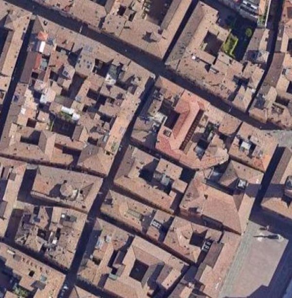 negozio in vendita a Reggio nell'Emilia in zona Tribunale