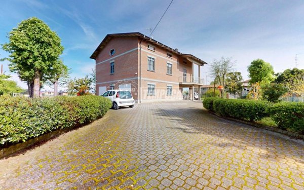 casa indipendente in vendita a Reggio nell'Emilia