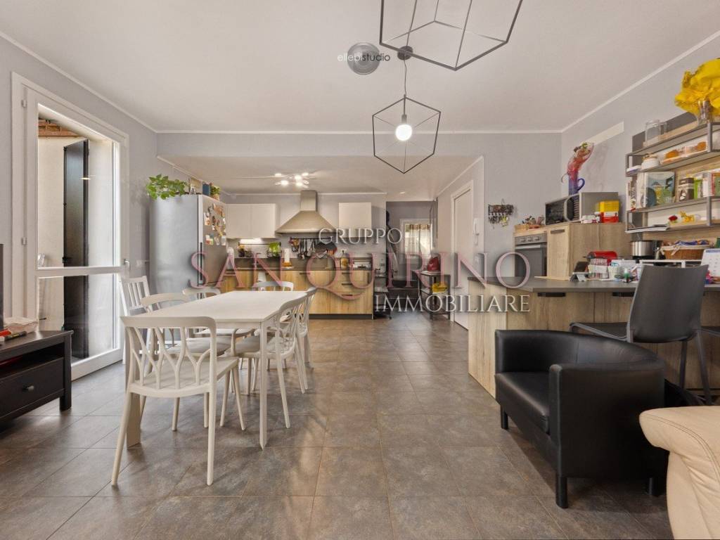 casa indipendente in vendita a Reggio nell'Emilia in zona Sesso