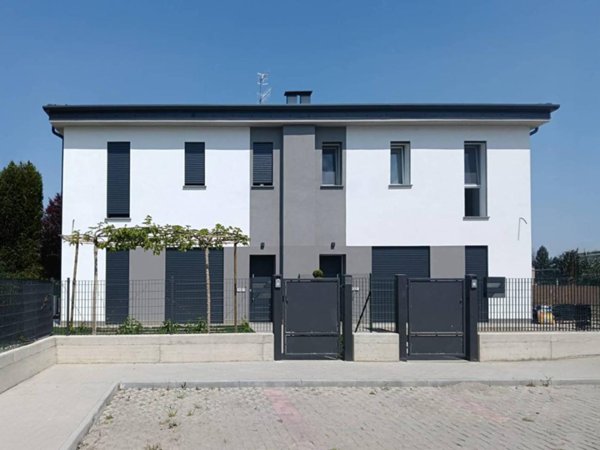 casa indipendente in vendita a Reggio nell'Emilia in zona Sesso