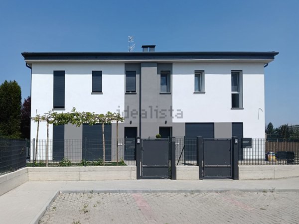 casa indipendente in vendita a Reggio nell'Emilia in zona Sesso