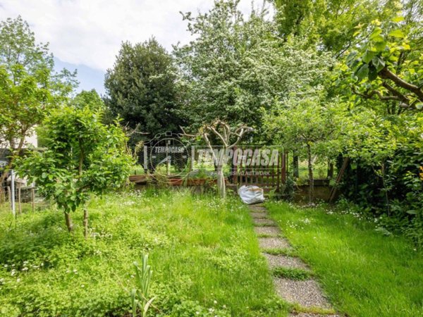 casa indipendente in vendita a Reggio nell'Emilia in zona Fogliano