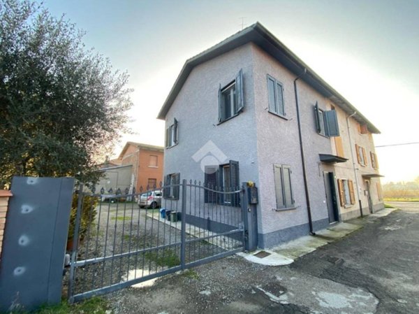 casa indipendente in vendita a Reggio nell'Emilia in zona San Bartolomeo