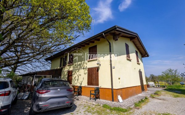 casa indipendente in vendita a Reggio nell'Emilia in zona Codemondo