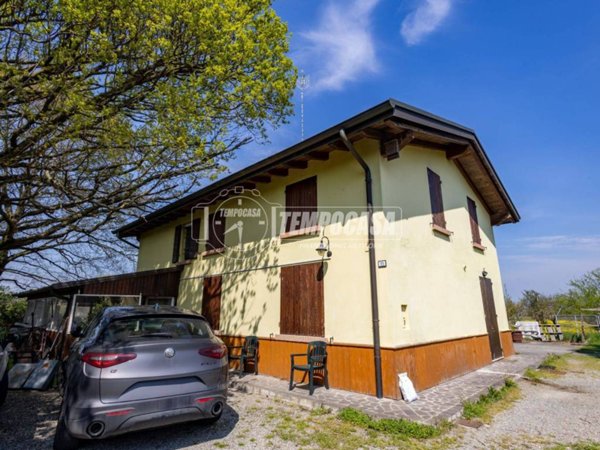 casa indipendente in vendita a Reggio nell'Emilia in zona San Bartolomeo
