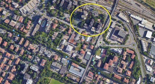 locale commerciale in vendita a Reggio nell'Emilia in zona Ospizio
