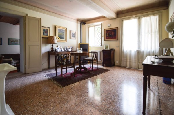 casa indipendente in vendita a Reggio nell'Emilia in zona Carrozzone