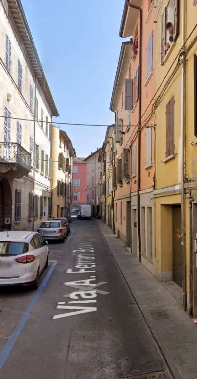 casa indipendente in vendita a Reggio nell'Emilia in zona Città Storica
