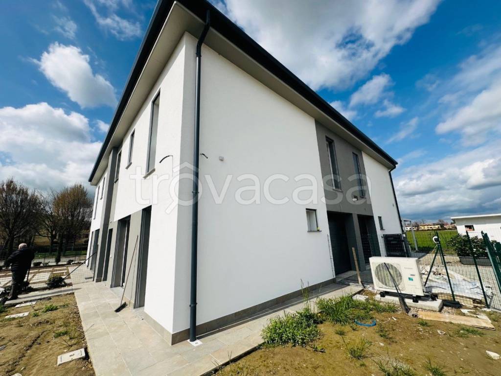 casa indipendente in vendita a Reggio nell'Emilia in zona Sesso