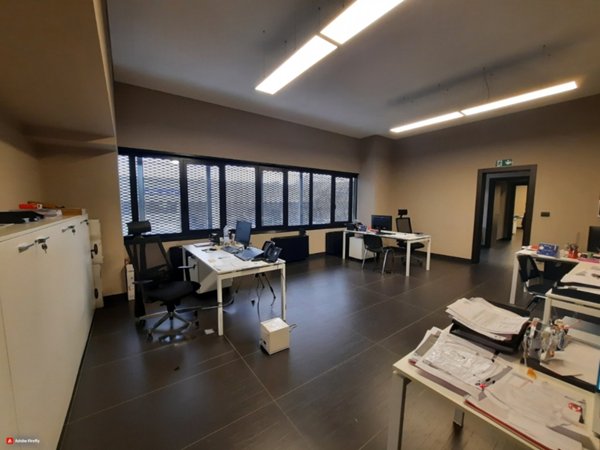 ufficio in vendita a Reggio nell'Emilia in zona Buco del Signore