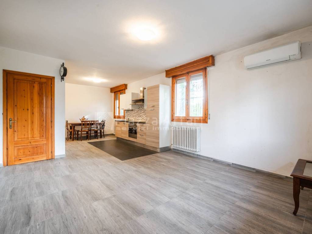 casa indipendente in vendita a Reggio nell'Emilia
