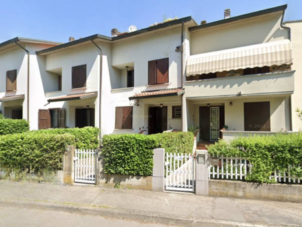 casa indipendente in vendita a Reggio nell'Emilia in zona Città Storica