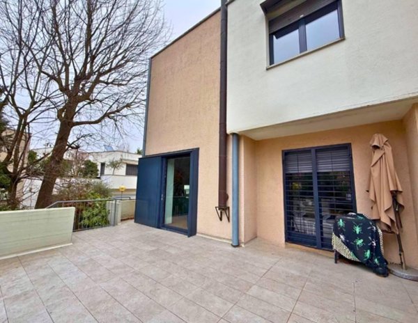 casa indipendente in vendita a Reggio nell'Emilia in zona Città Storica