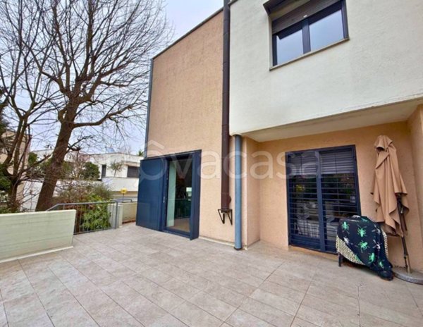 casa indipendente in vendita a Reggio nell'Emilia in zona Città Storica