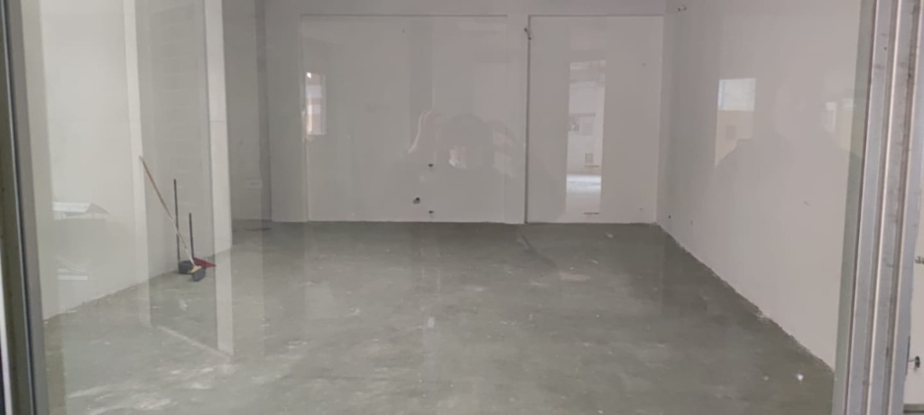 negozio in vendita a Reggio nell'Emilia in zona Città Storica
