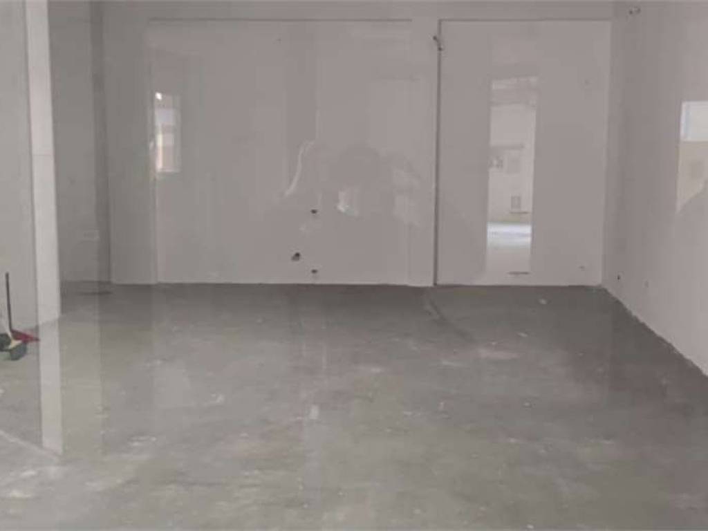 negozio in vendita a Reggio nell'Emilia in zona Città Storica