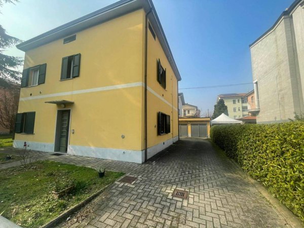 intera palazzina in vendita a Reggio nell'Emilia in zona Buco del Signore