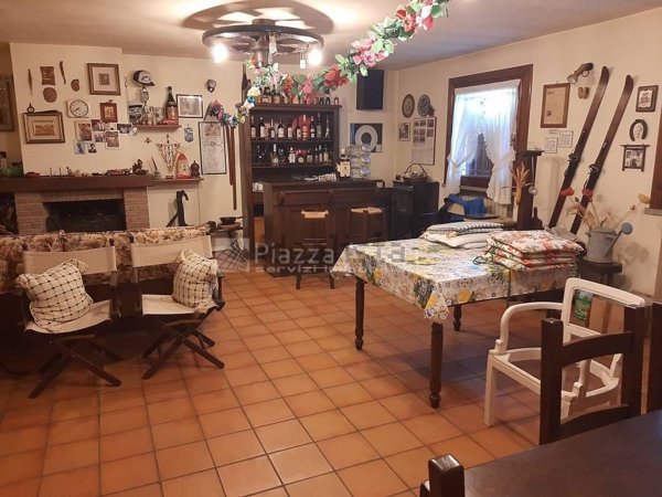 casa indipendente in vendita a Reggio nell'Emilia in zona Città Storica