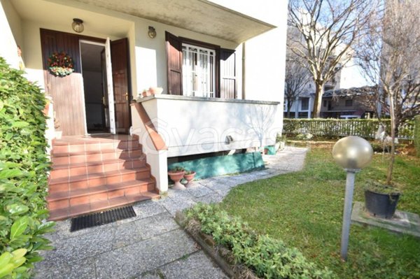 casa indipendente in vendita a Reggio nell'Emilia in zona Rosta Nuova