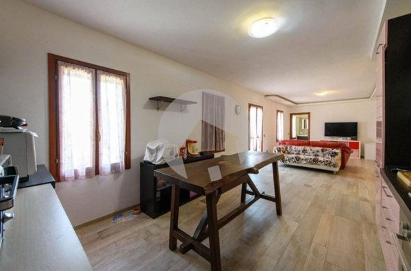 casa indipendente in vendita a Reggio nell'Emilia in zona Sesso